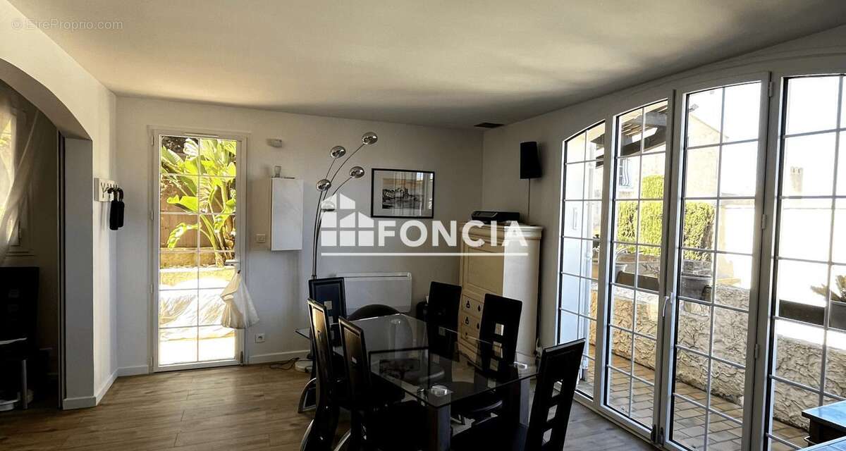 Appartement à SAINT-CYR-SUR-MER