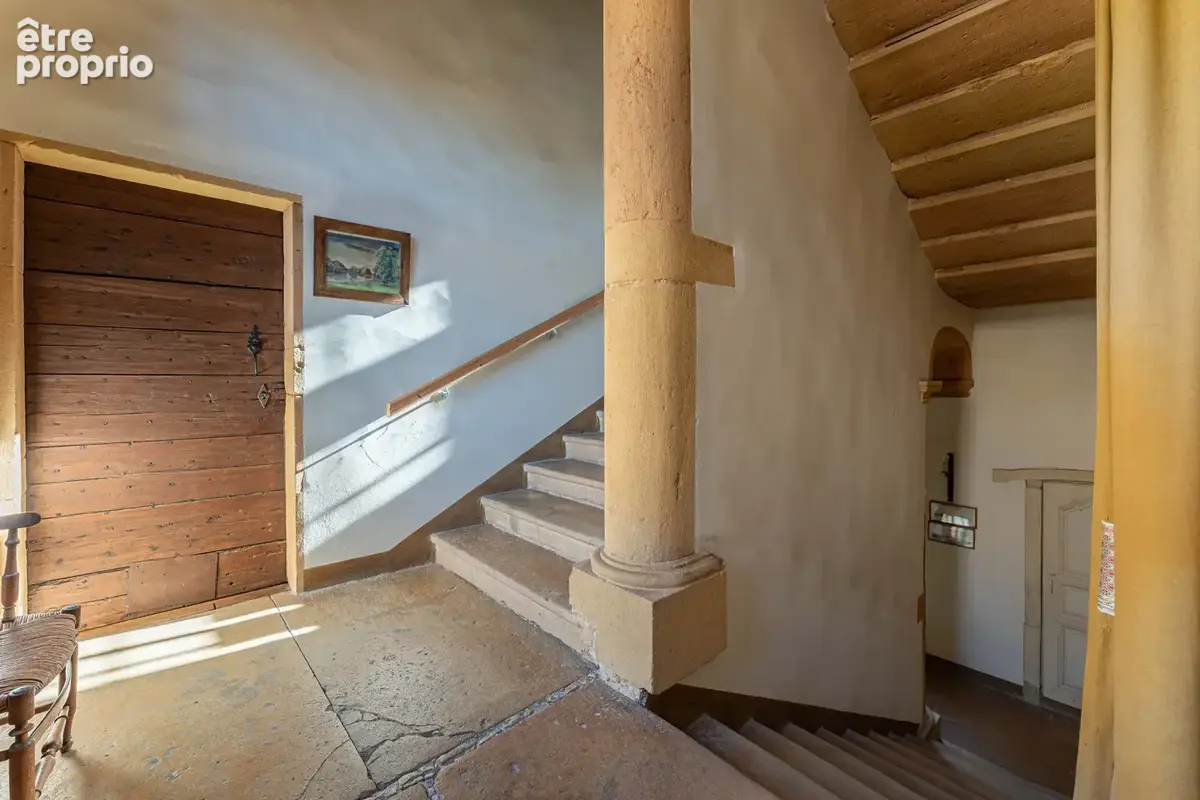 Maison Forte, Manoir d'exception au coeur du Beaujolais 350m2 - photo 4