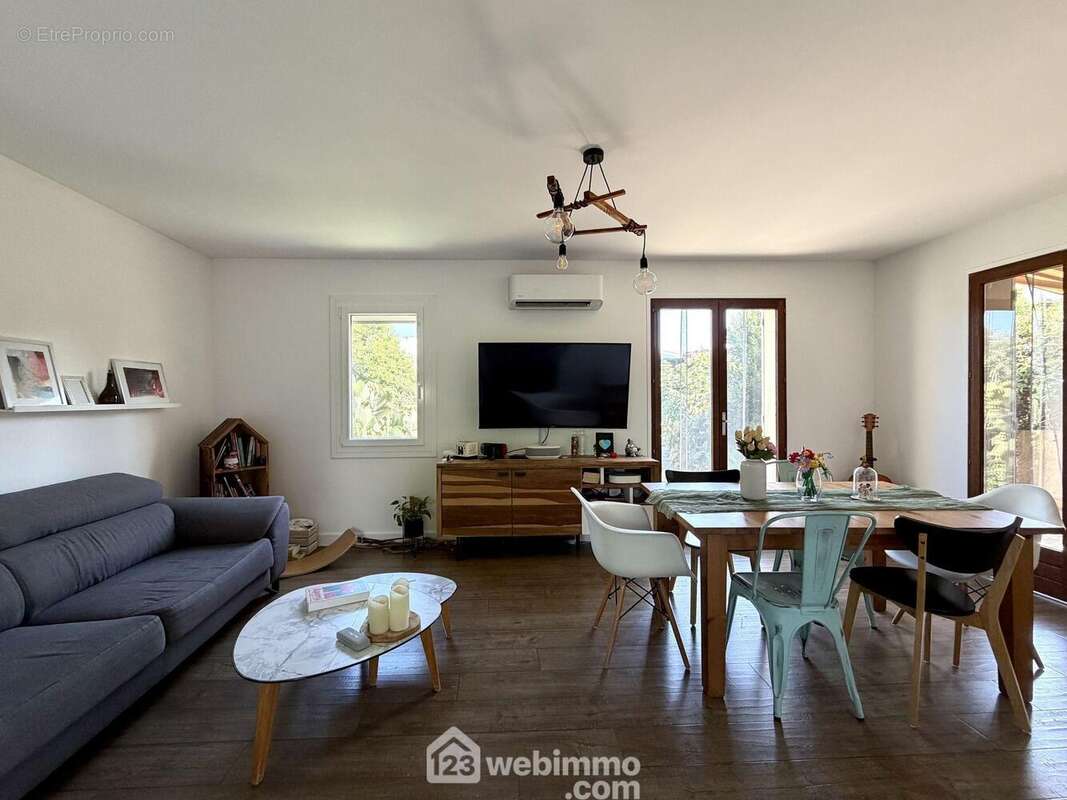 Maison mitoyenne T4 de 97 m2 avec garage de 20 m2 - Maison à BIGUGLIA
