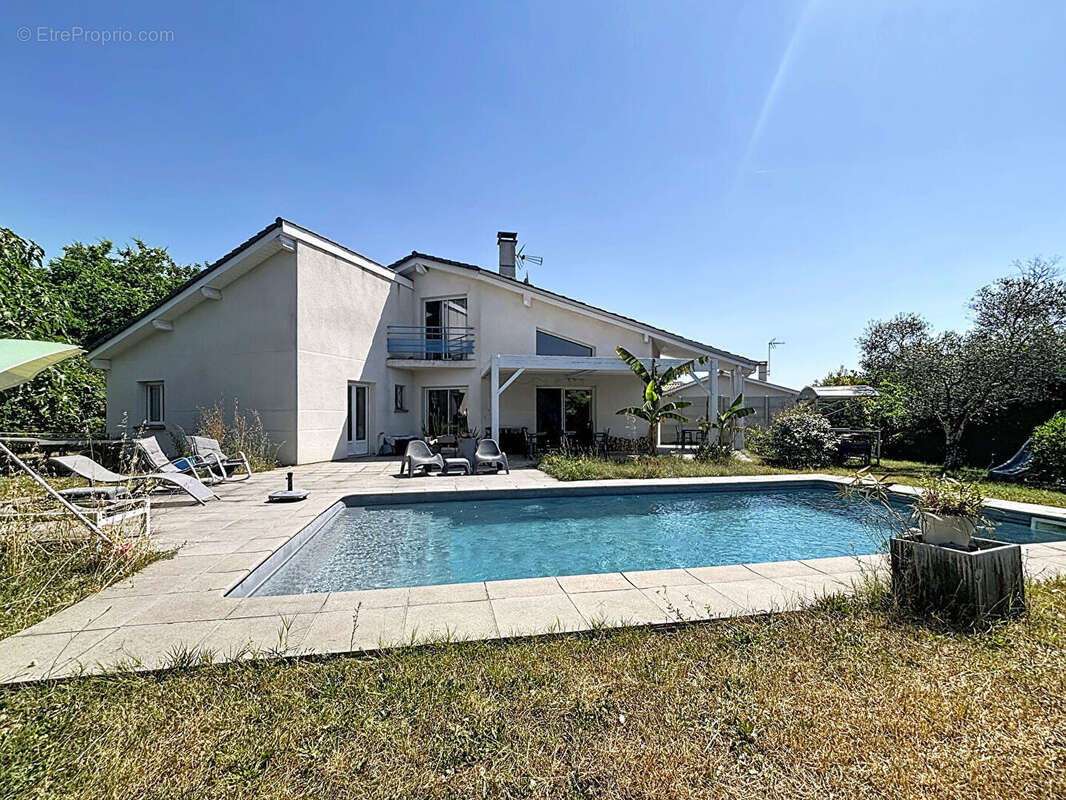 Maison à BLANQUEFORT
