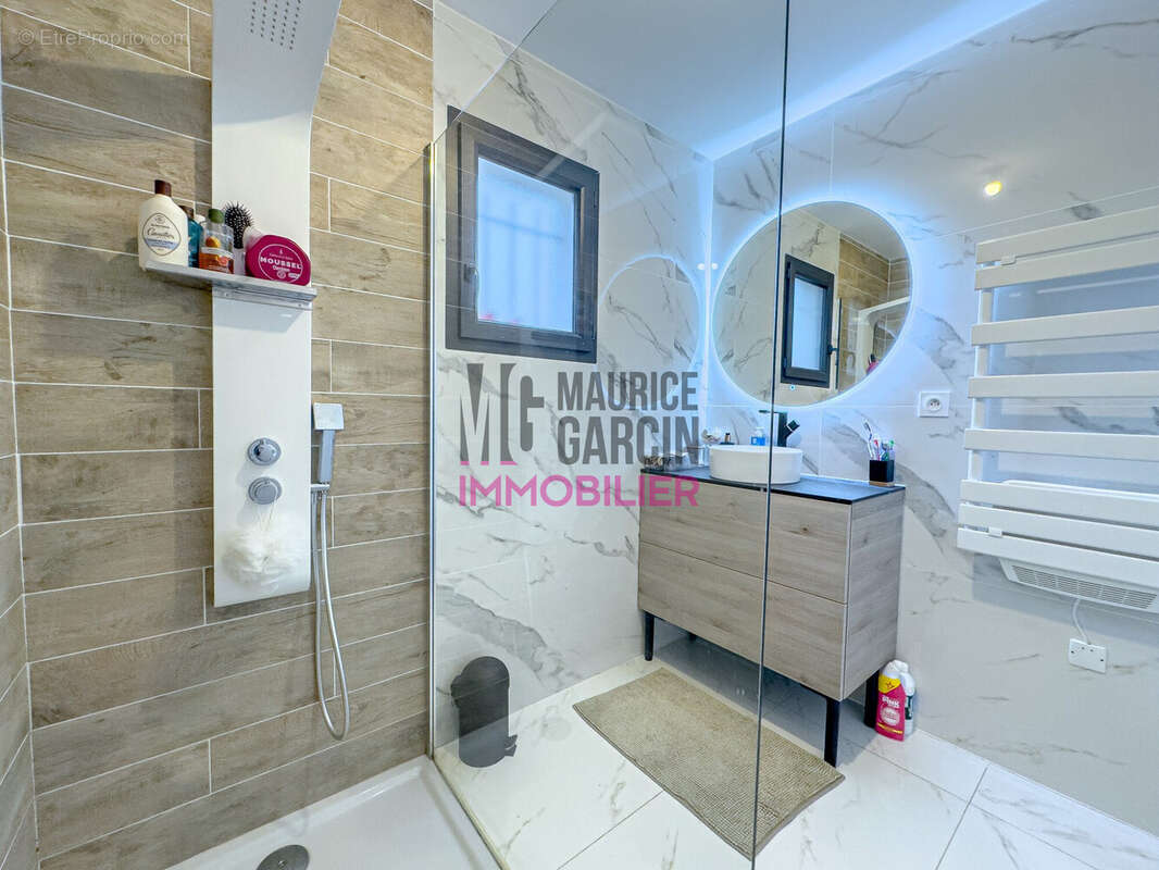 Maison à LAUDUN-L'ARDOISE