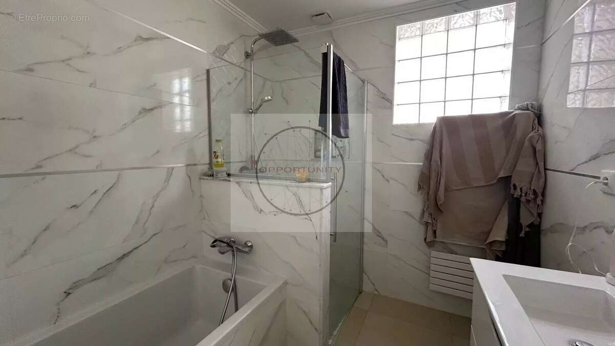 Maison à CHENNEVIERES-SUR-MARNE