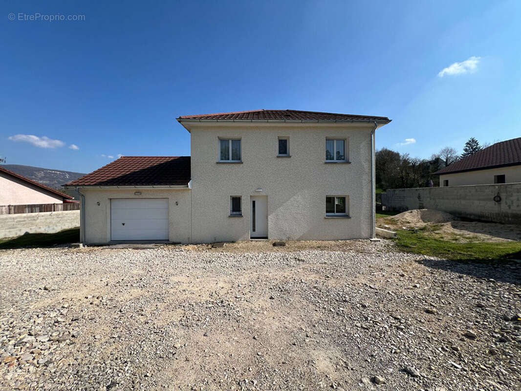 Maison à BOUVESSE-QUIRIEU