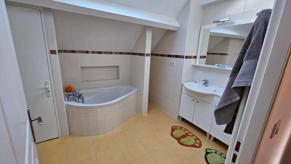 Maison à HOUDAN