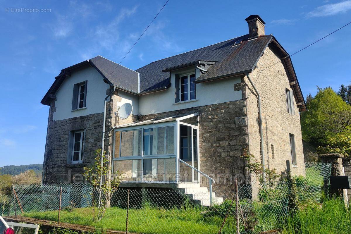 Maison à SAINT-YRIEIX-LE-DEJALAT
