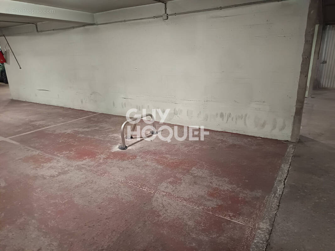Parking à PARIS-3E