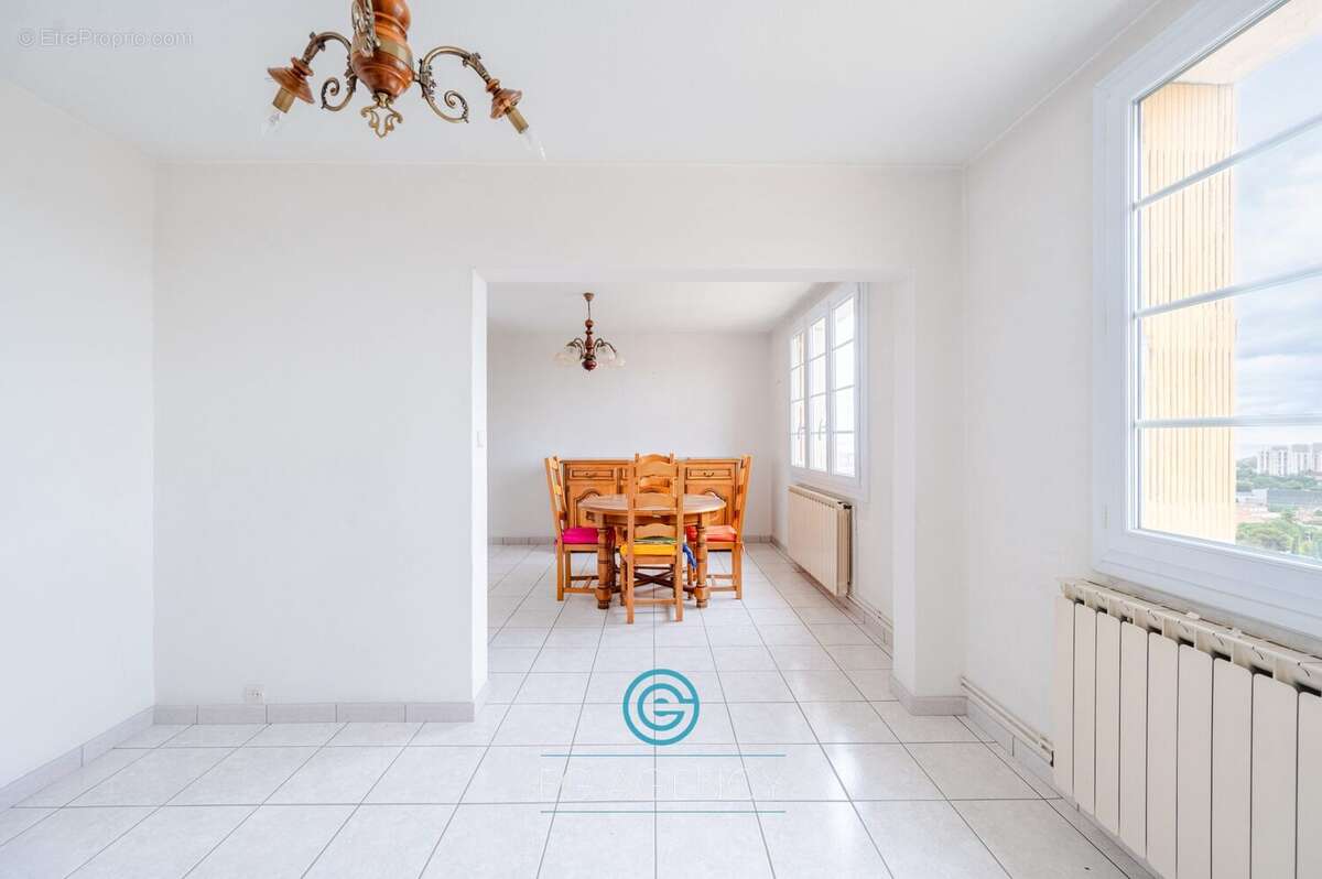Appartement à MARSEILLE-15E
