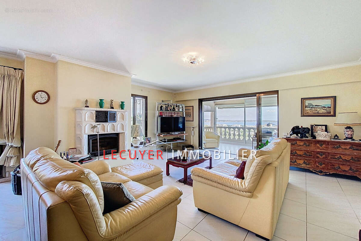 Appartement à VALLAURIS