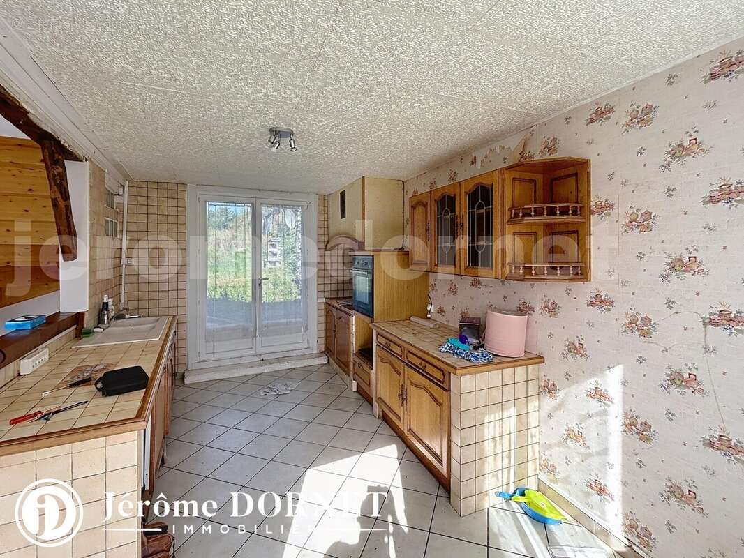 gu_00007 - Maison à CREVECOEUR-LE-GRAND