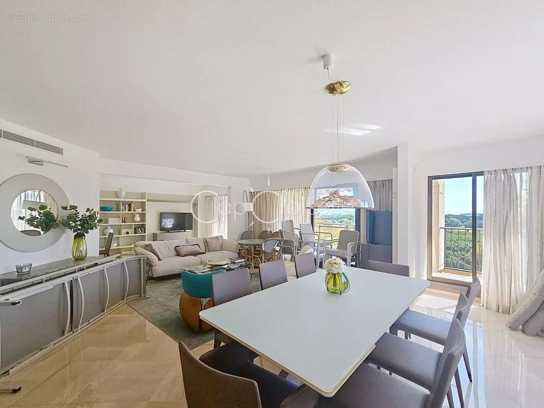 Appartement à MANDELIEU-LA-NAPOULE