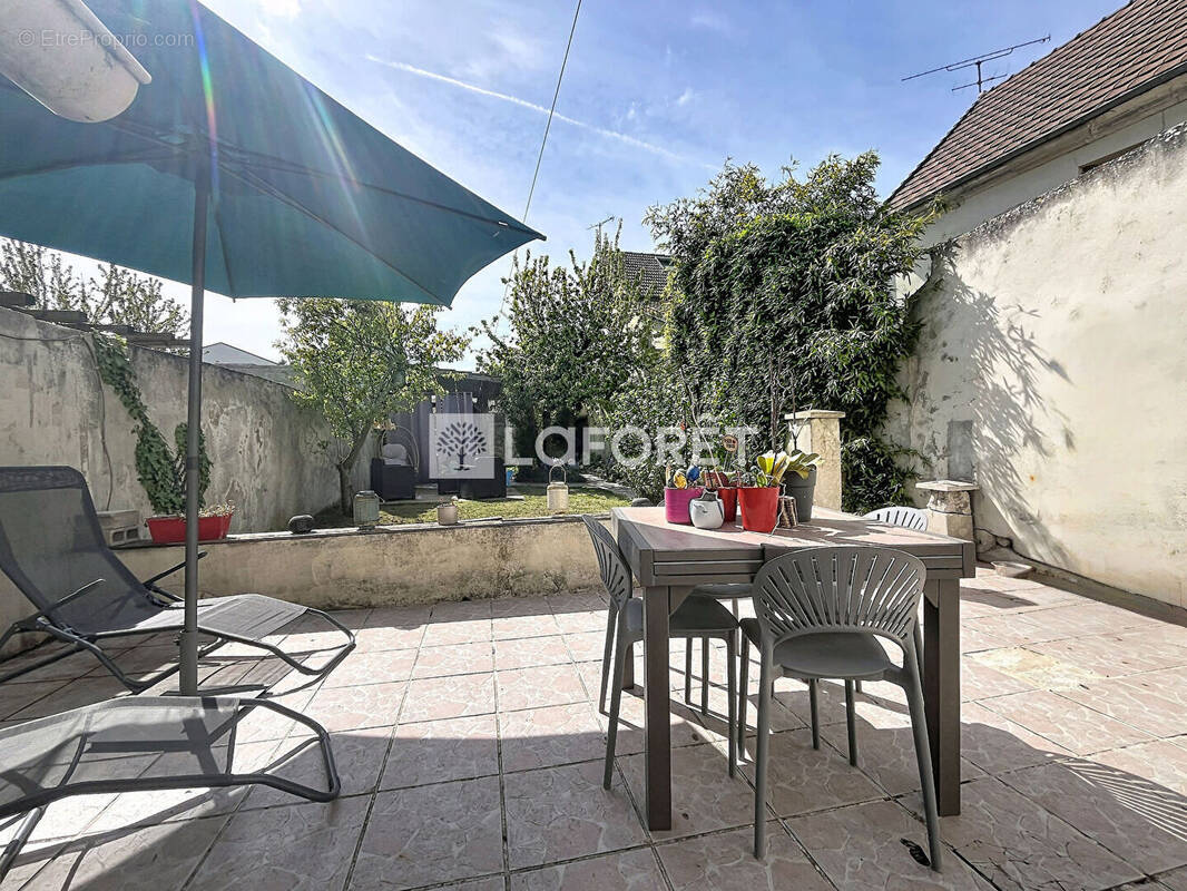 Maison à LE MESNIL-AUBRY