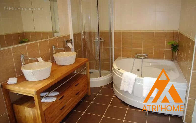 Commerce à VIC-SUR-CERE