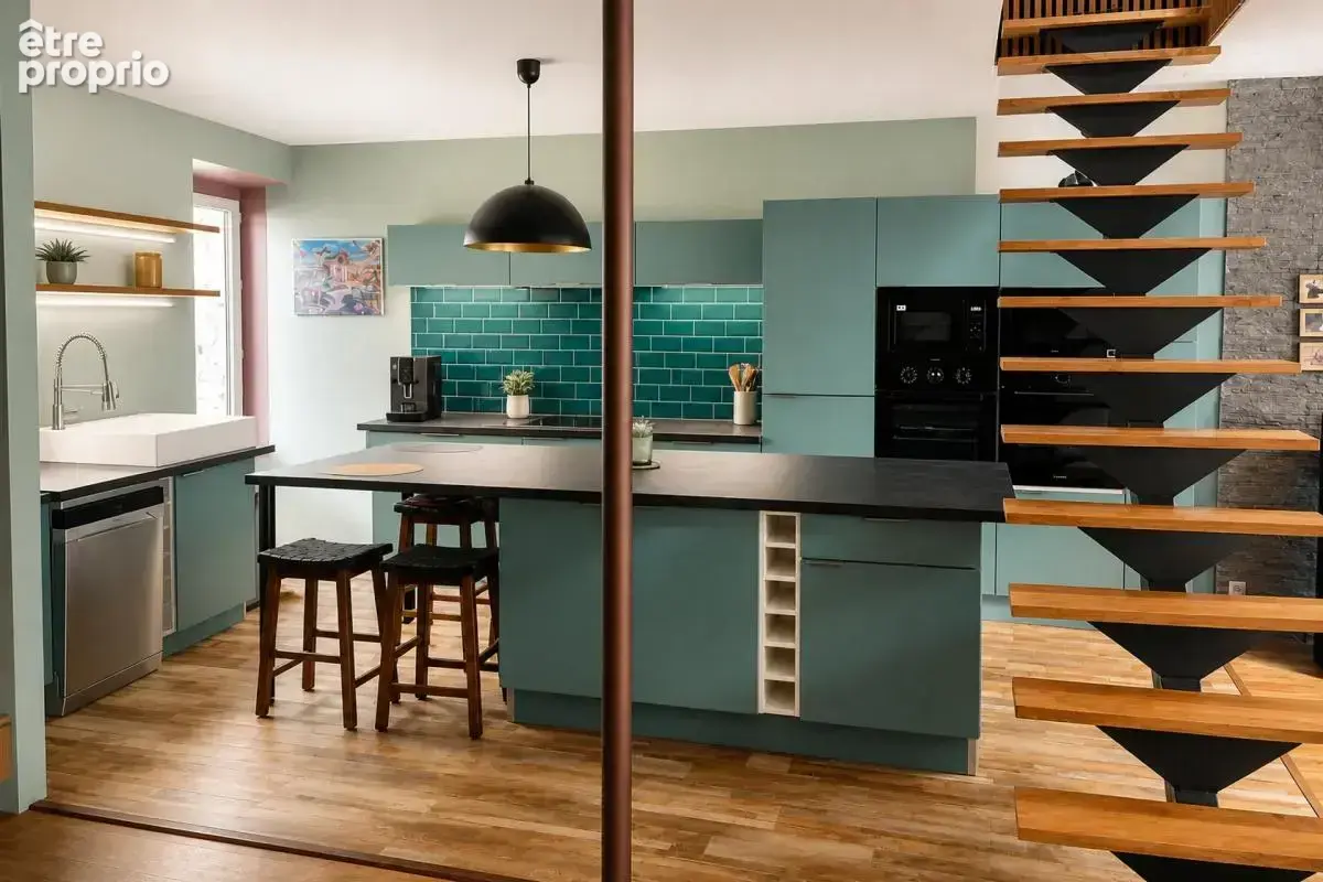 Immeuble rénové 250 m² situé à Ardes - photo 3