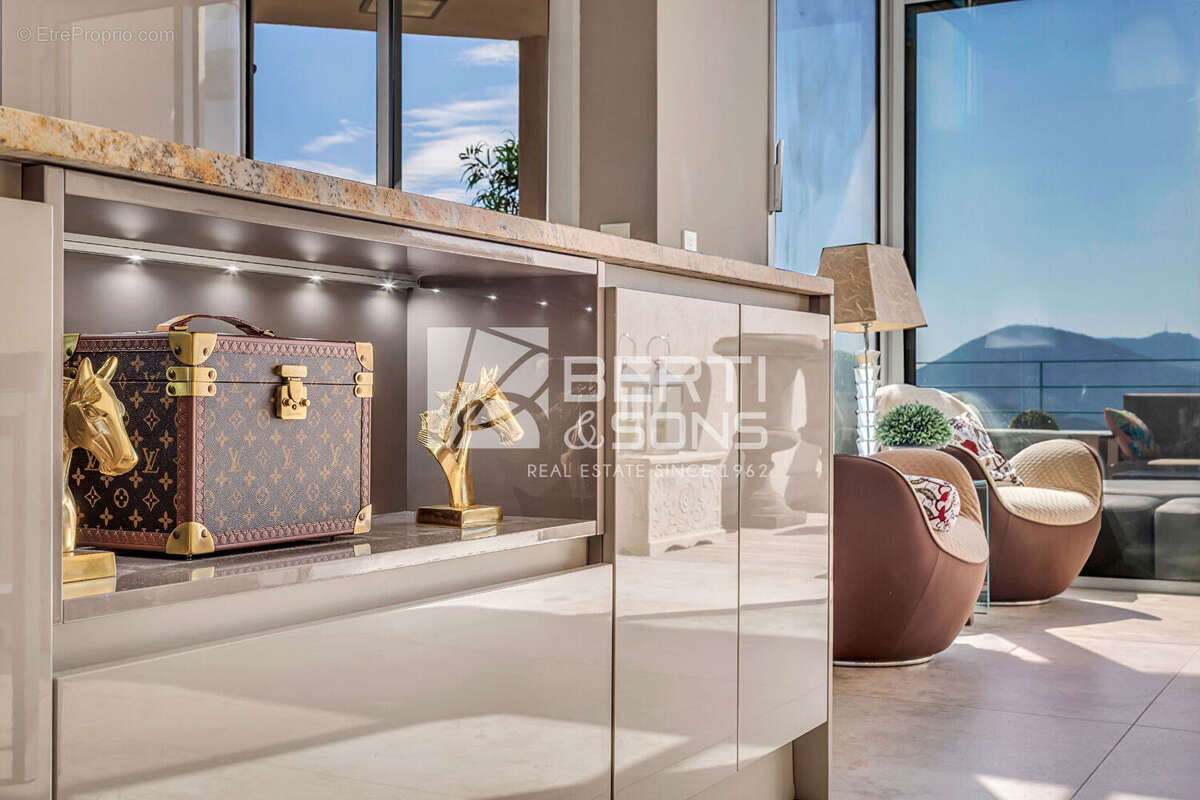 Appartement à MANDELIEU-LA-NAPOULE