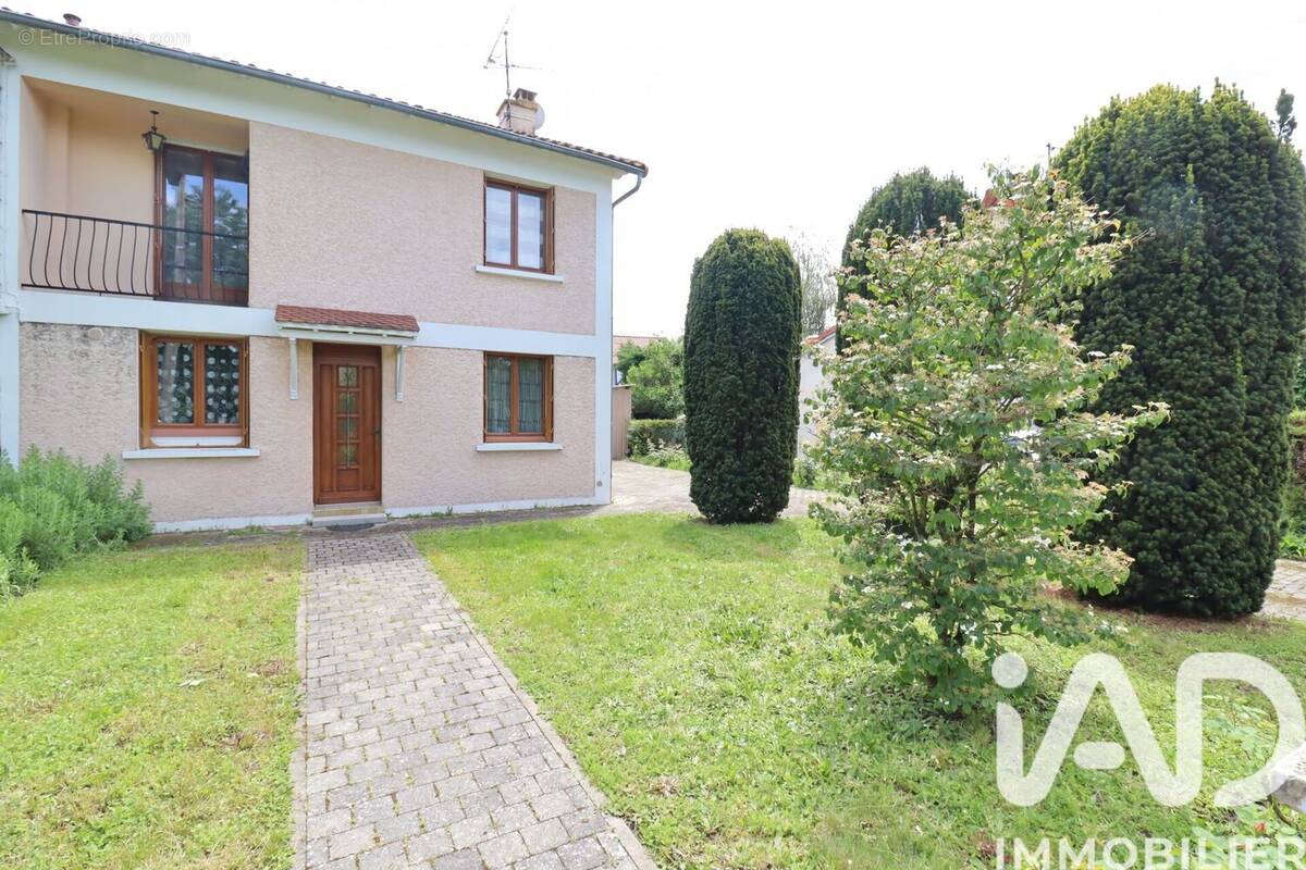 Photo 1 - Maison à SAINT-BEAUZIRE