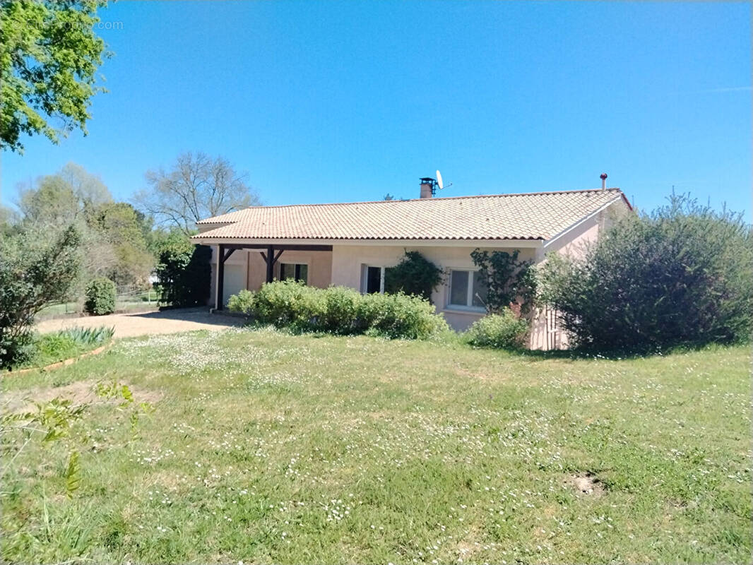 Maison à MENESPLET