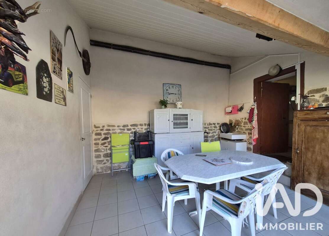 Maison 115 m² à Saint-Barthelemy-Lestra  - photo 8