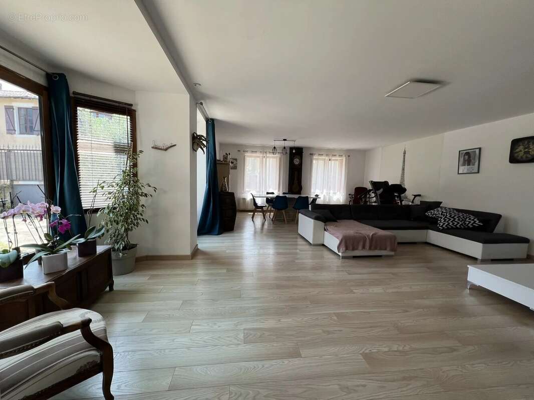 Maison à CHAMPAGNE-SAINT-HILAIRE