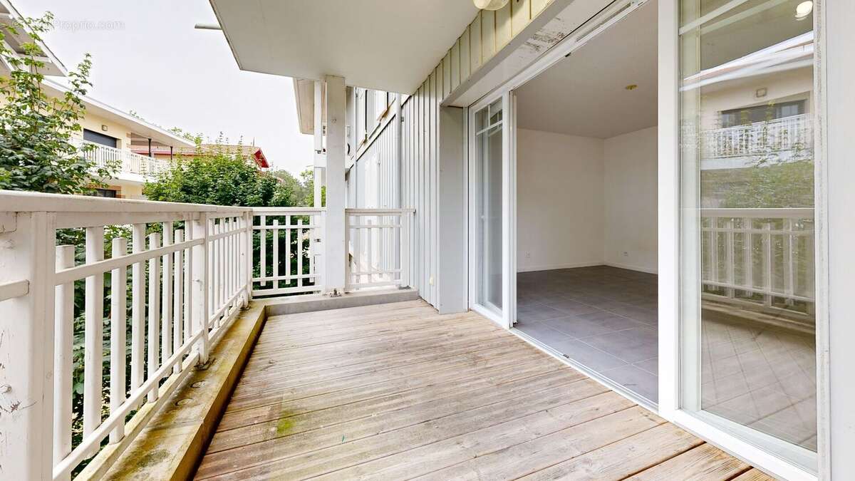 AppartementavecdeuxbalconsetparkingensoussolLaTest - Appartement à LE BOUSCAT