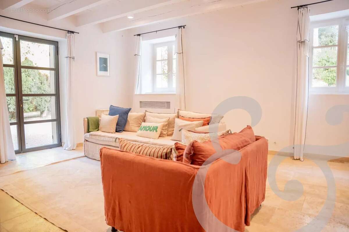 Maison à MAS-BLANC-DES-ALPILLES