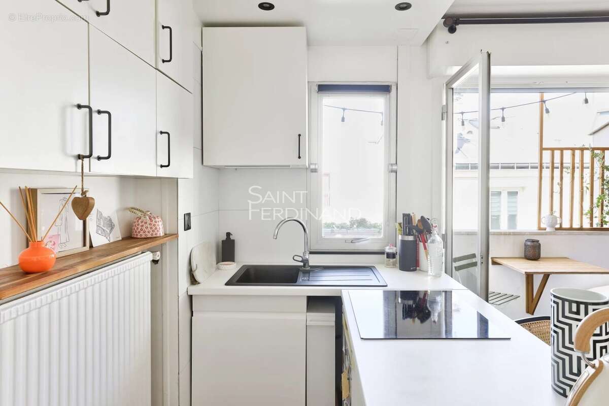 Appartement à PARIS-17E