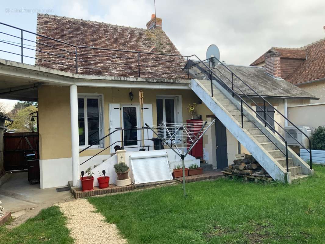 Maison à YZEURES-SUR-CREUSE