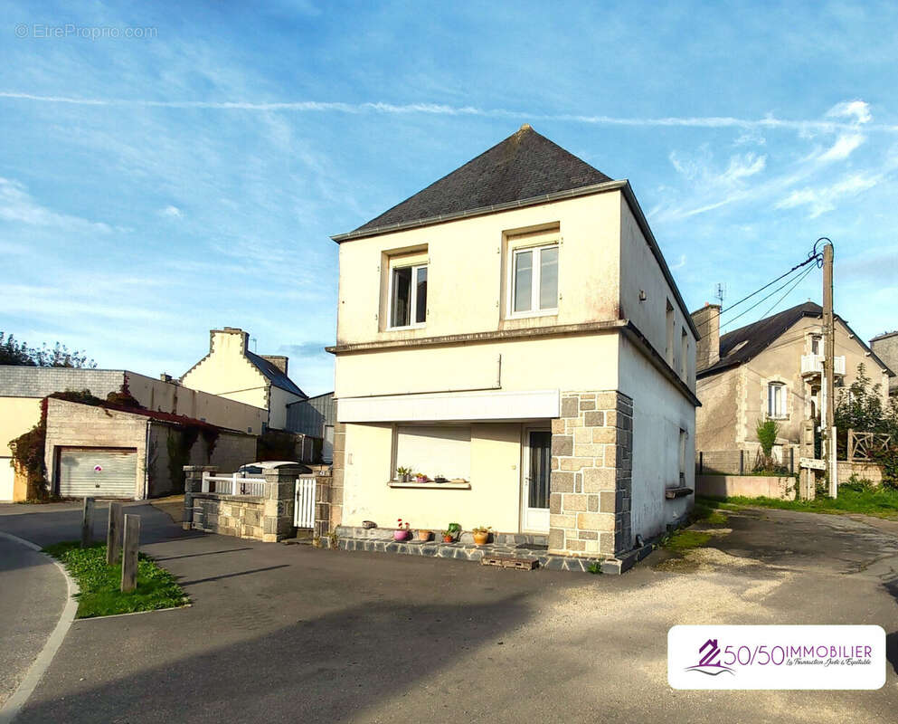 Appartement à PLOUNEVEZ-LOCHRIST