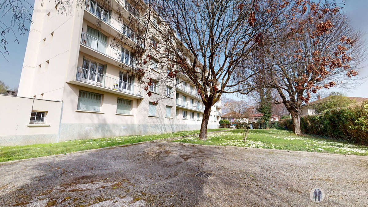 Appartement à SAINT-MARTIN-D'HERES