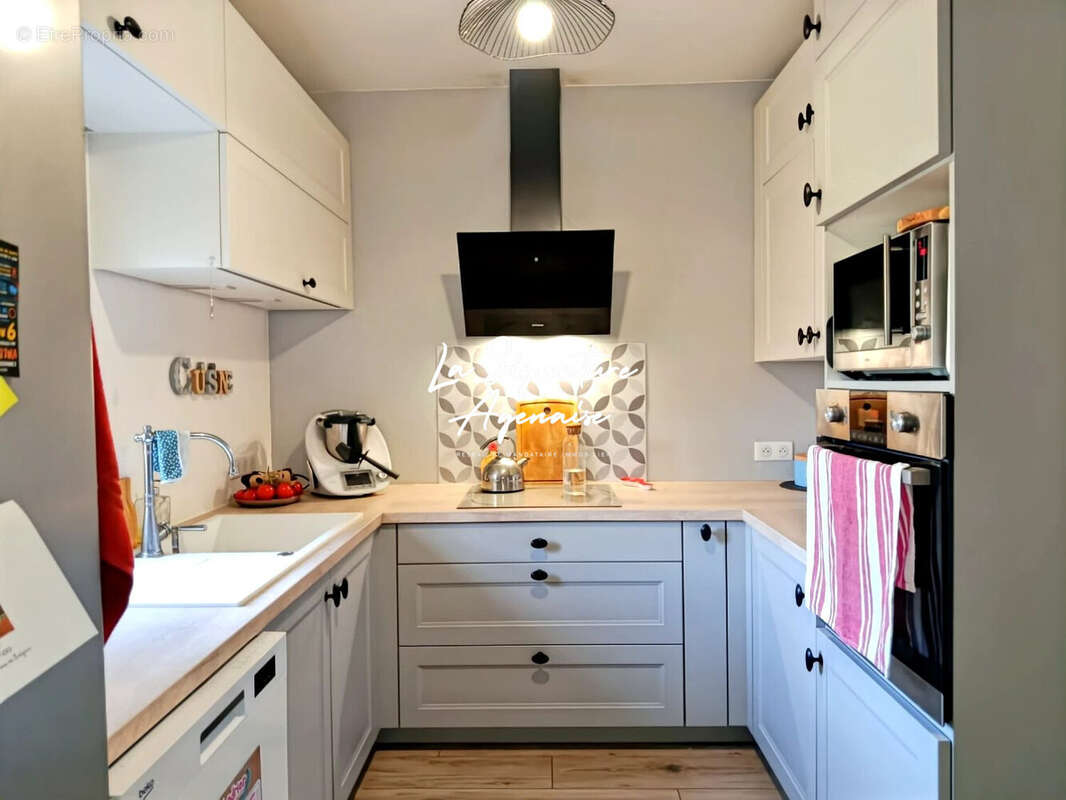 Maison 178 m² à Saint-Hilaire-De-Lusignan  - photo 5