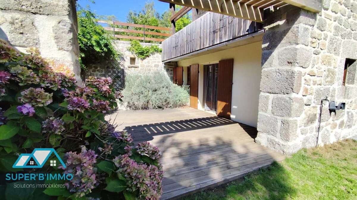 Batisse en pierre avec 2 logements et terrain - photo 15