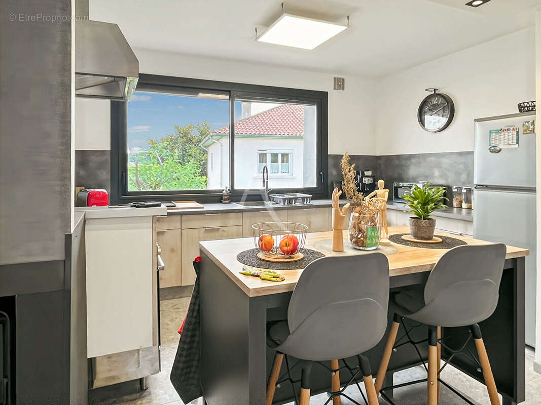 A VENDRE - Maison entièrement rénovée ? Fort potentiel avec logement indépendant - photo 4
