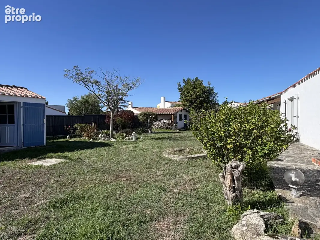 Maison à Ker Chauvineau, dans un chemin de terre, secteur très calme. - photo 7