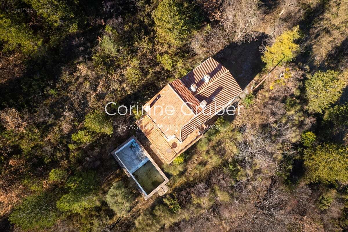 Maison à CHAMPTERCIER