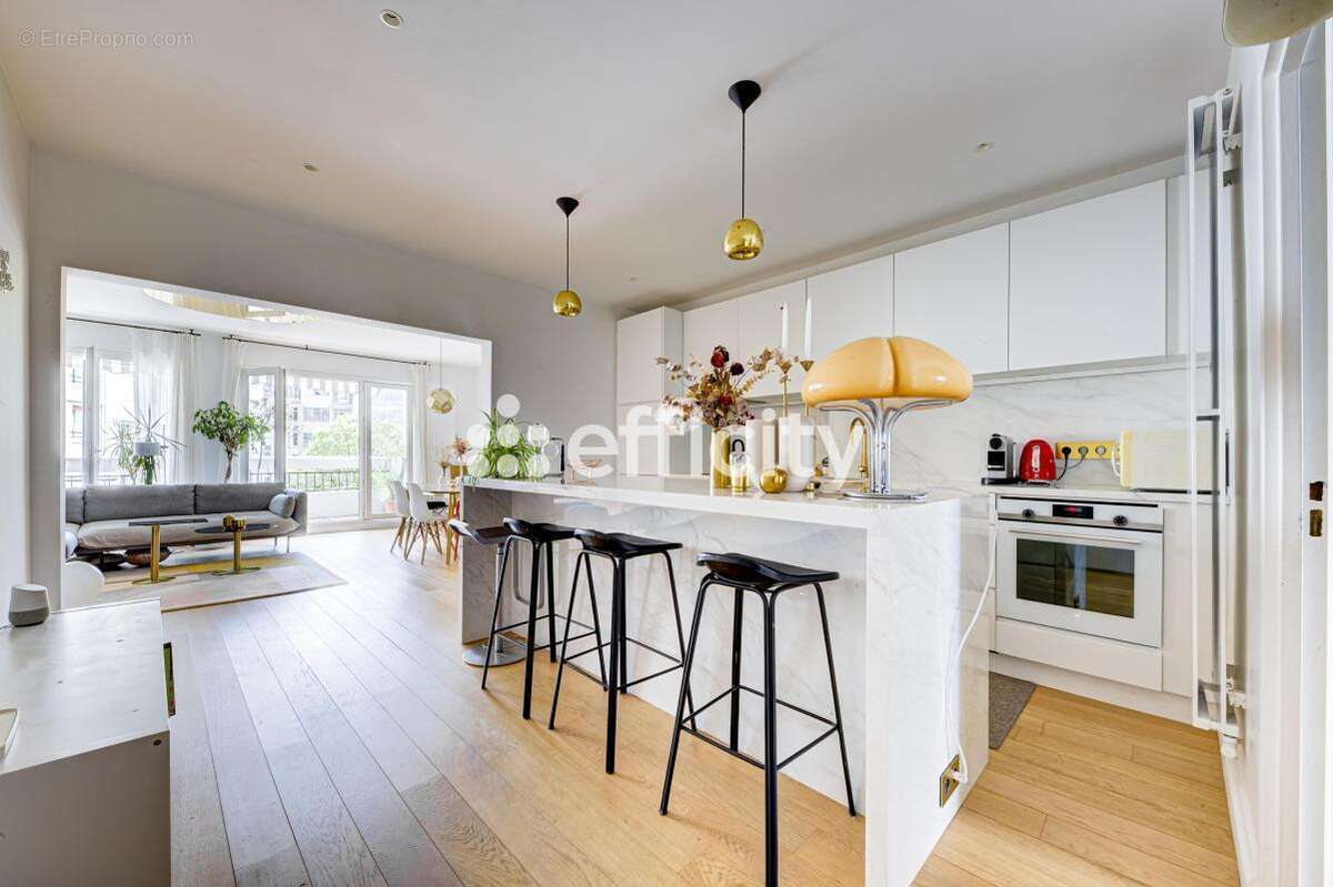 Appartement à PARIS-16E