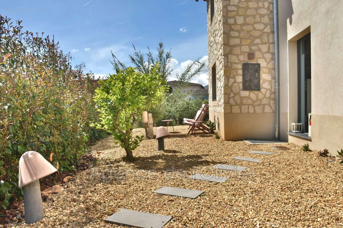 Maison à VALBONNE