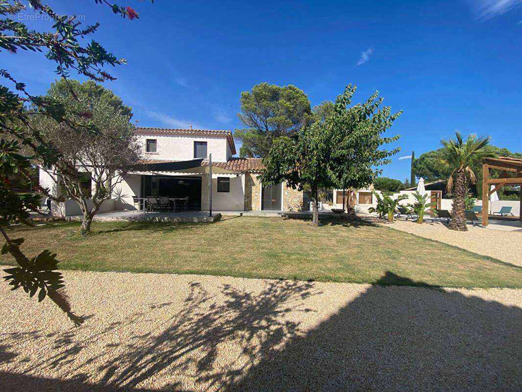 Maison à ROQUEBRUNE-SUR-ARGENS