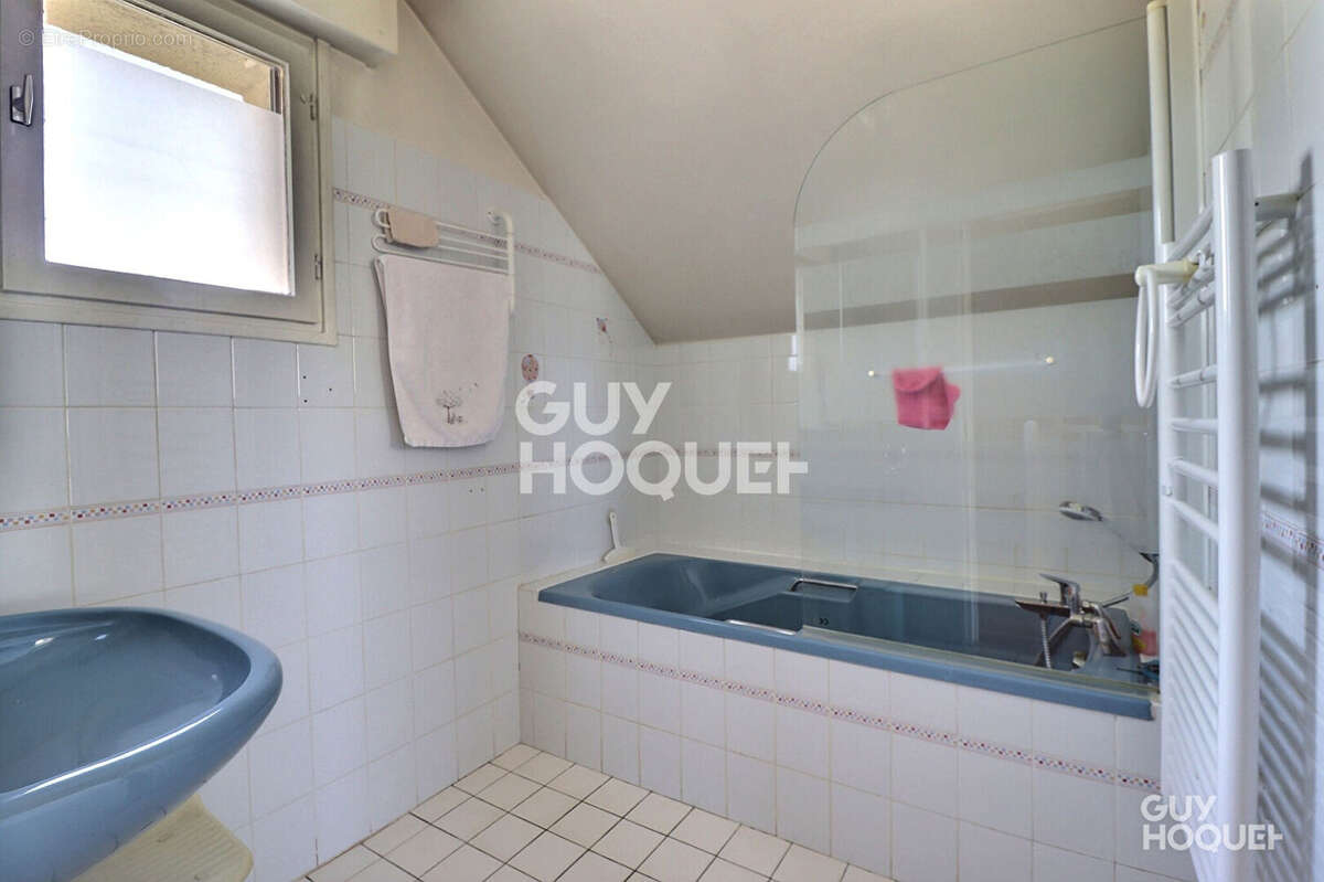 Maison à SAINTE-GENEVIEVE-DES-BOIS