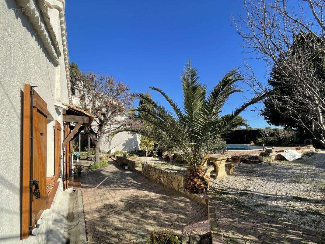 Maison 230 m² à Istres  - photo 4