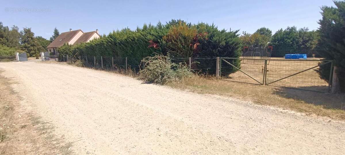 Terrain à bâtir entièrement plat de plus de 800 m2 avec une façade de 24 m - photo 7