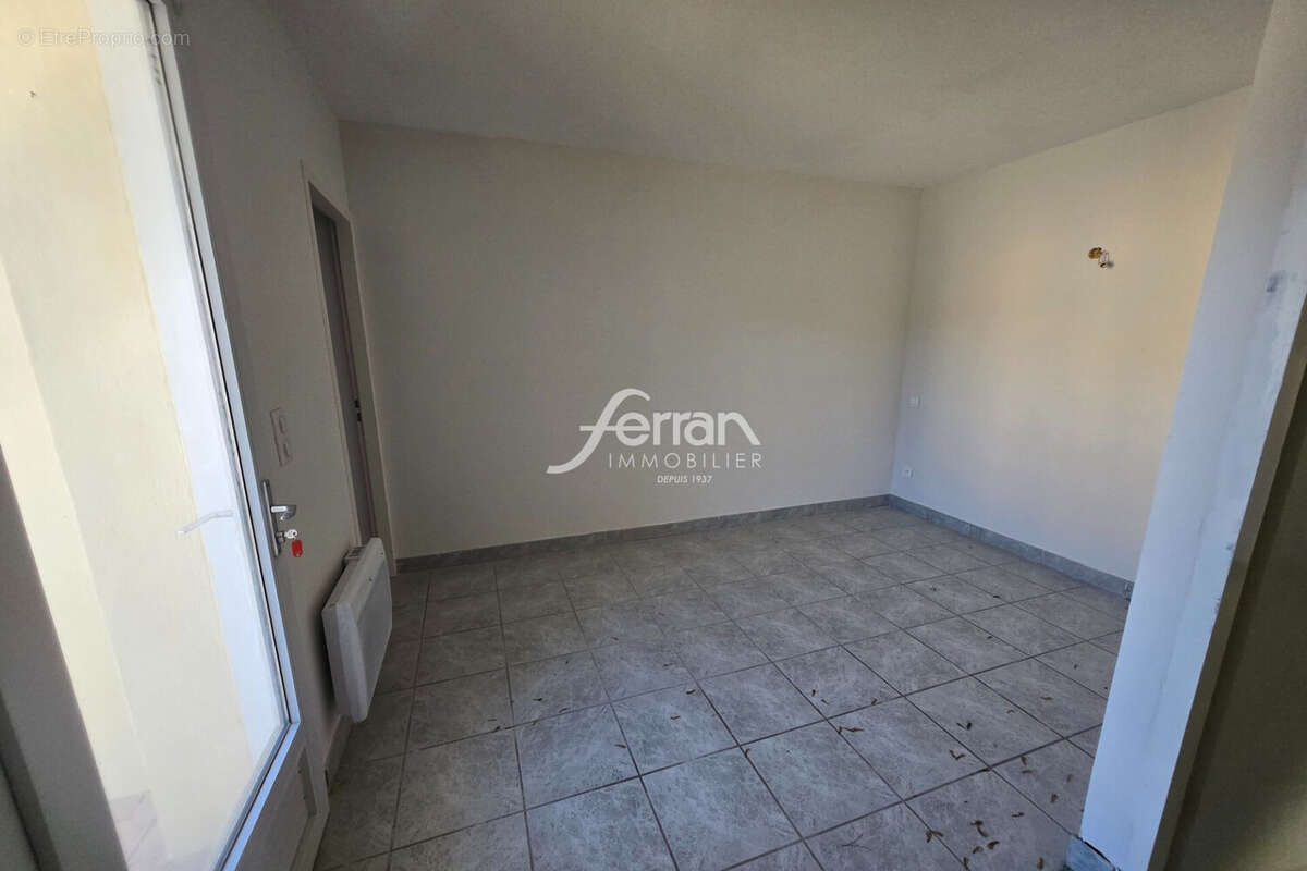 Appartement à SALERNES