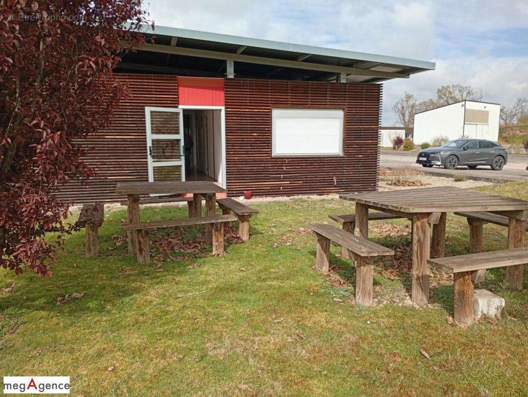 Bureaux, garage de 375 m² sur 9633 m² de terrain clos - photo 8