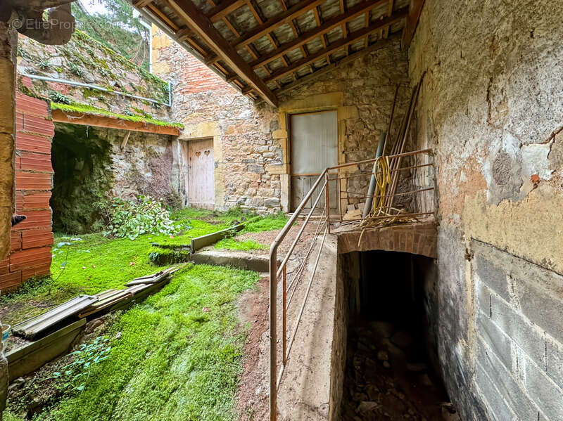 Maison à LA CLAYETTE