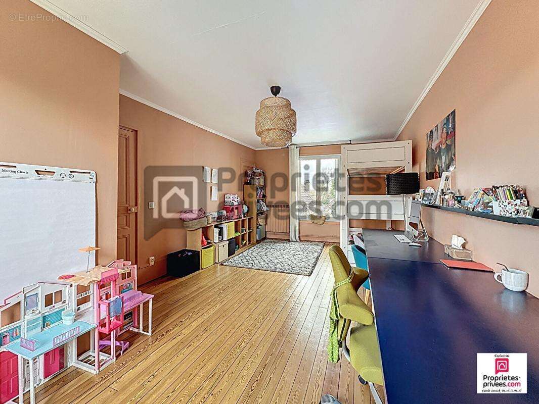 Maison à CRECY-LA-CHAPELLE