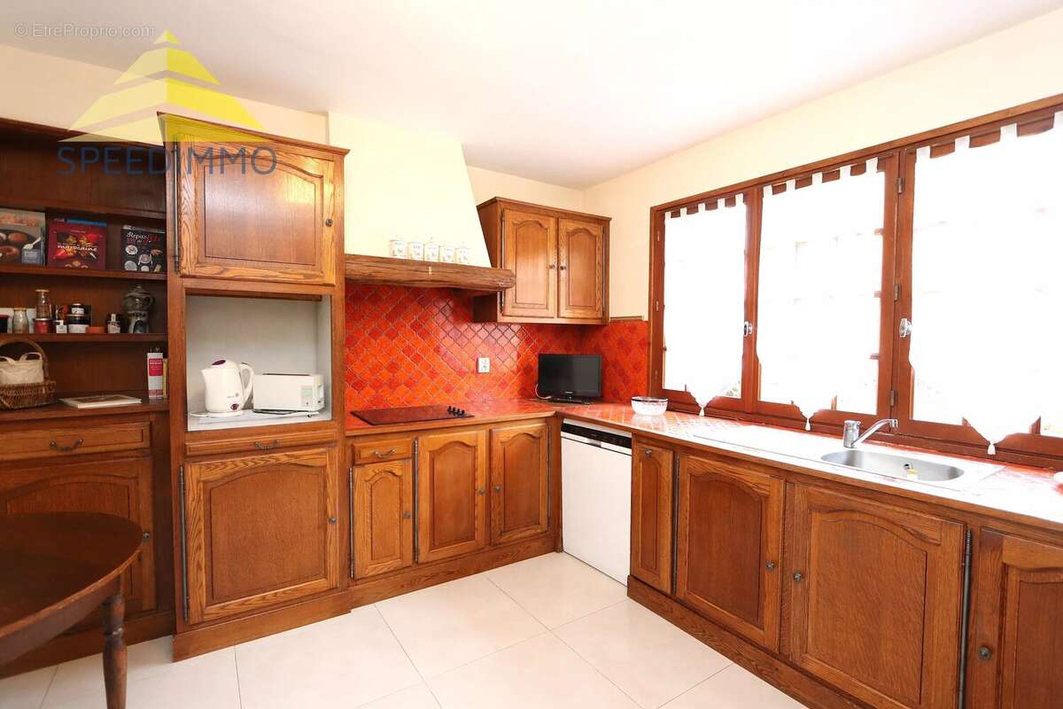 Maison à MANDRES-LES-ROSES