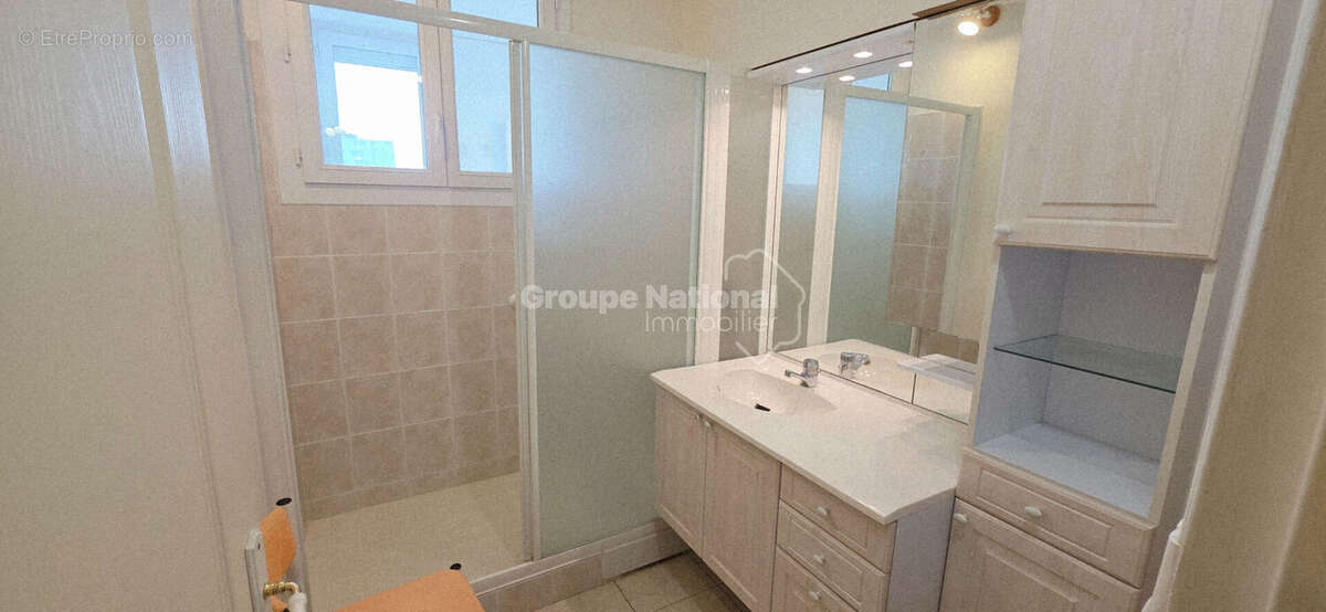 Appartement à BAGNOLS-SUR-CEZE