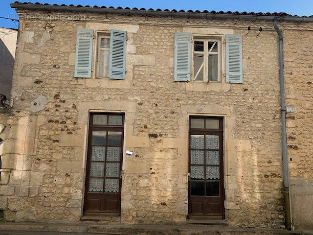 Maison à SAINT-THOMAS-DE-CONAC