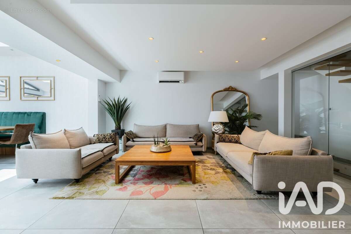 Maison 209 m² à La Rochelle  - photo 2