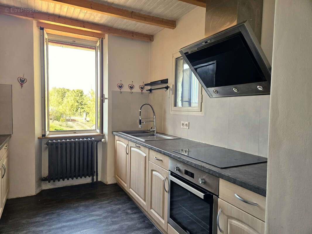 Maison rénovée avec grand jardin aménagé et garage, située dans le centre ville de Baraqueville - photo 8