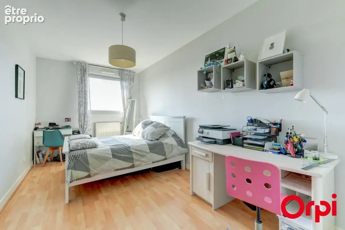 Appartement T4 de 90 m2 au dernier étage - terrasse de 34,10 m2 avec trois orientations - photo 10