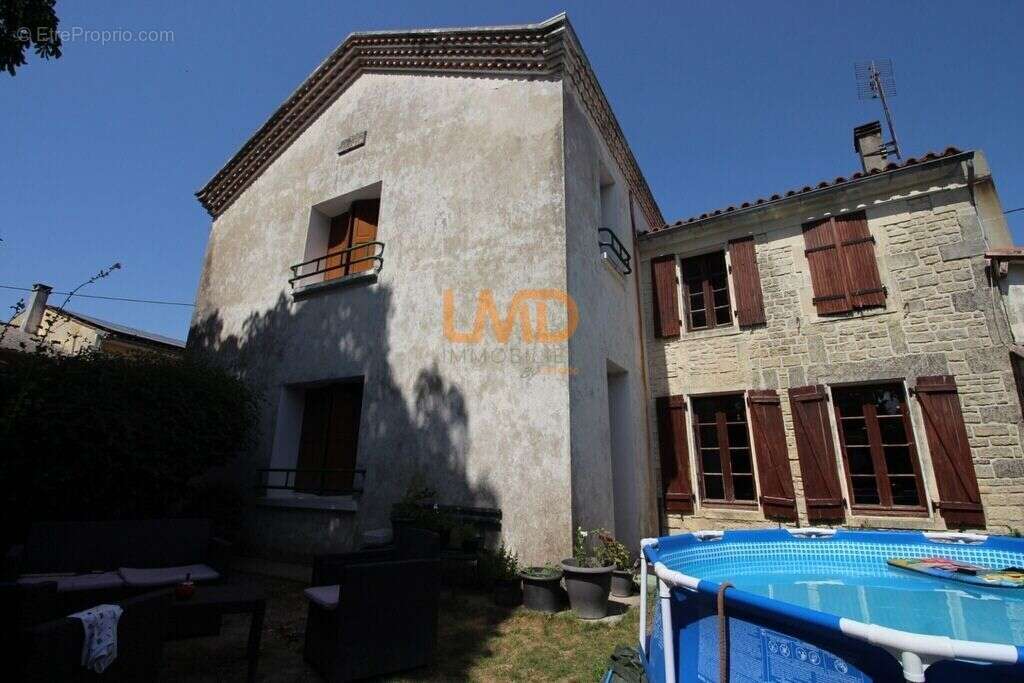 Maison à BAZAUGES